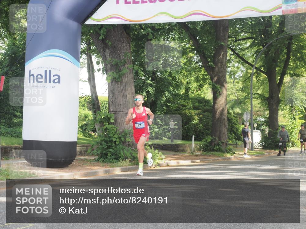 29.06.2025 - hella hamburg halbmarathon KatJ http://msf.ph/oto/8240191 29.06.2025 09:57:19 Zwischen KM18-KM19  meine-sportfotos.de