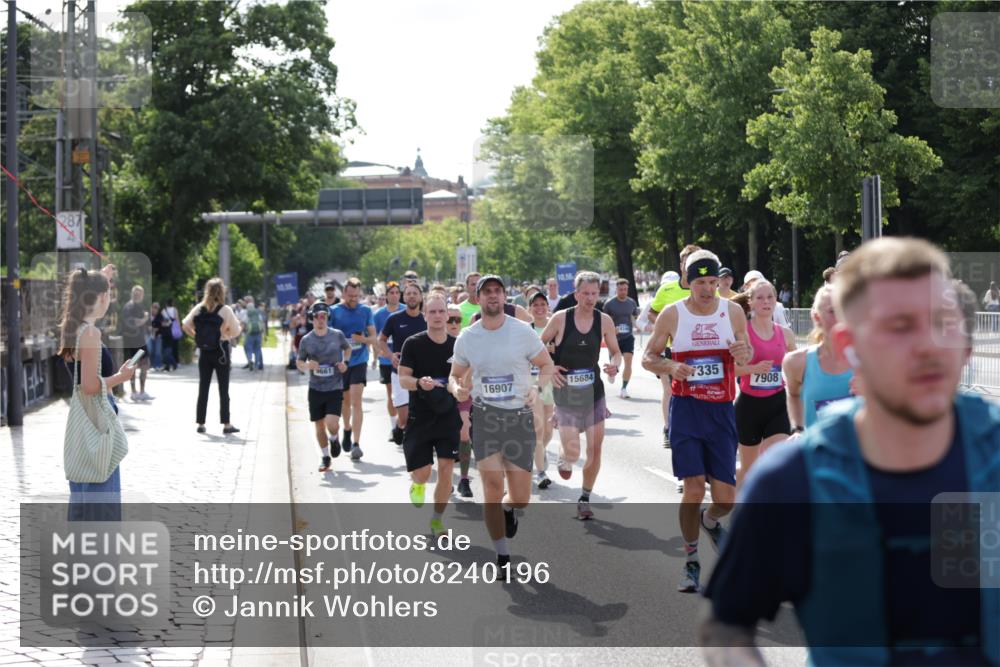 29.06.2025 - hella hamburg halbmarathon Jannik Wohlers http://msf.ph/oto/8240196 29.06.2025 09:54:26 Lombardsbrücke 1817, 2222, 2367, 2592, 2596, 2955, 3208, 3209, 4832, 5399, 5447, 5884, 6290, 6389, 6723, 6978, 6991, 7335, 7908, 8117, 8482, 8487, 8657, 8916, 8981, 9038, 9051, 9093, 9661, 9710, 9924, 11125, 11518, 11519, 11688, 12094, 12269, 12367, 12670, 13147, 13698, 13726, 13919, 14248, 14361, 14814, 15350, 15478, 15479, 15684, 16110, 16127, 16403, 16834, 16907, 17544, 17674, 17865, 18118, 18190, 18370, 18801, 18915, 18923 meine-sportfotos.de