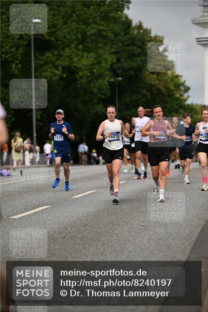 29.06.2025 - hella hamburg halbmarathon Dr. Thomas Lammeyer http://msf.ph/oto/8240197 29.06.2025 10:14:00 Kennedybrücke 1483, 1513, 1573, 1838, 3921, 4389, 5511, 7042, 7250, 7333, 7685, 8090, 8219, 8890, 9366, 9434, 9674, 9681, 9816, 9988, 10036, 10943, 11027, 11180 meine-sportfotos.de