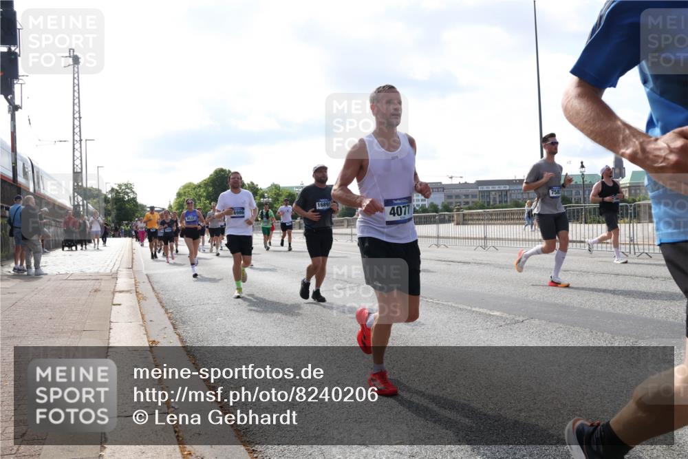 29.06.2025 - hella hamburg halbmarathon Lena Gebhardt http://msf.ph/oto/8240206 29.06.2025 09:56:22 Lombardsbrücke 1061, 1216, 1257, 1452, 1499, 1502, 1507, 1592, 1628, 1689, 1877, 2058, 2082, 2083, 2250, 2260, 2504, 2771, 2818, 2864, 2953, 2996, 3060, 3256, 3296, 3543, 4065, 4077, 4404, 4557, 4711, 4833, 5116, 5482, 5600, 5607, 5978, 6115, 6134, 6168, 6286, 6511, 6512, 6561, 6562, 7100, 7178, 7224, 7332, 7383, 7475, 7583, 7943, 8335, 8361, 8514, 8968, 8989, 8996, 9246, 9537, 9597, 10596 meine-sportfotos.de