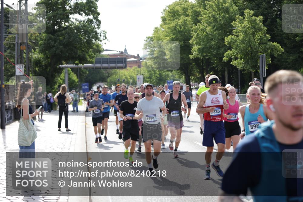 29.06.2025 - hella hamburg halbmarathon Jannik Wohlers http://msf.ph/oto/8240218 29.06.2025 09:54:26 Lombardsbrücke 1817, 2222, 2367, 2592, 2596, 2955, 3208, 3209, 4832, 5399, 5447, 5884, 6290, 6389, 6723, 6978, 6991, 7335, 7908, 8117, 8482, 8487, 8657, 8916, 8981, 9038, 9051, 9093, 9661, 9710, 9924, 11125, 11518, 11519, 11688, 12094, 12269, 12367, 12670, 13147, 13698, 13726, 13919, 14248, 14361, 14814, 15350, 15478, 15479, 15684, 16110, 16127, 16403, 16834, 16907, 17544, 17674, 17865, 18118, 18190, 18370, 18801, 18915, 18923 meine-sportfotos.de