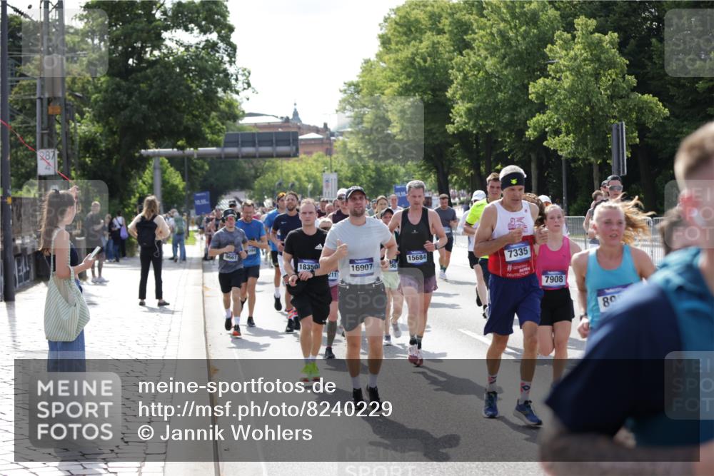 29.06.2025 - hella hamburg halbmarathon Jannik Wohlers http://msf.ph/oto/8240229 29.06.2025 09:54:26 Lombardsbrücke 1817, 2222, 2367, 2592, 2596, 2955, 3208, 3209, 4832, 5399, 5447, 5884, 6290, 6389, 6723, 6978, 6991, 7335, 7908, 8117, 8482, 8487, 8657, 8916, 8981, 9038, 9051, 9093, 9661, 9710, 9924, 11125, 11518, 11519, 11688, 12094, 12269, 12367, 12670, 13147, 13698, 13726, 13919, 14248, 14361, 14814, 15350, 15478, 15479, 15684, 16110, 16127, 16403, 16834, 16907, 17544, 17674, 17865, 18118, 18190, 18370, 18801, 18915, 18923 meine-sportfotos.de