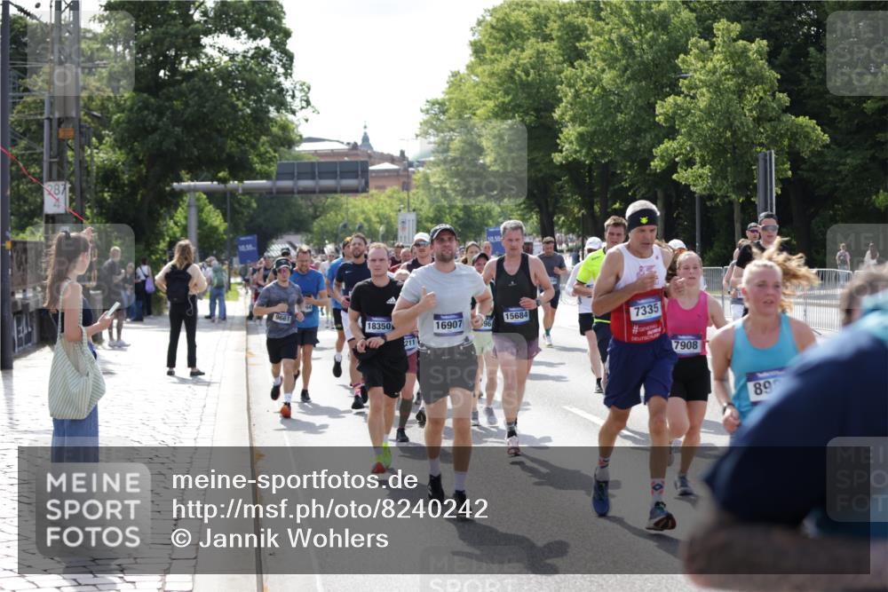 29.06.2025 - hella hamburg halbmarathon Jannik Wohlers http://msf.ph/oto/8240242 29.06.2025 09:54:26 Lombardsbrücke 1817, 2222, 2367, 2592, 2596, 2955, 3208, 3209, 4832, 5399, 5447, 5884, 6290, 6389, 6723, 6978, 6991, 7335, 7908, 8117, 8482, 8487, 8657, 8916, 8981, 9038, 9051, 9093, 9661, 9710, 9924, 11125, 11518, 11519, 11688, 12094, 12269, 12367, 12670, 13147, 13698, 13726, 13919, 14248, 14361, 14814, 15350, 15478, 15479, 15684, 16110, 16127, 16403, 16834, 16907, 17544, 17674, 17865, 18118, 18190, 18370, 18801, 18915, 18923 meine-sportfotos.de