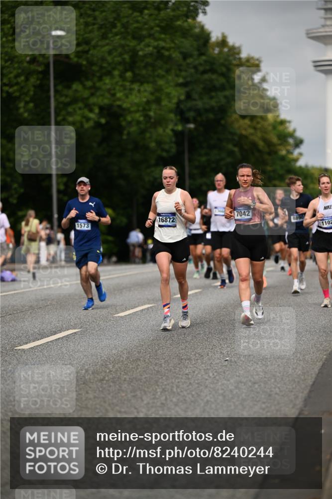 29.06.2025 - hella hamburg halbmarathon Dr. Thomas Lammeyer http://msf.ph/oto/8240244 29.06.2025 10:14:00 Kennedybrücke 1483, 1513, 1573, 1838, 3921, 4389, 5511, 7042, 7250, 7333, 7685, 8090, 8219, 8890, 9366, 9434, 9674, 9681, 9816, 9988, 10036, 10943, 11027, 11180 meine-sportfotos.de
