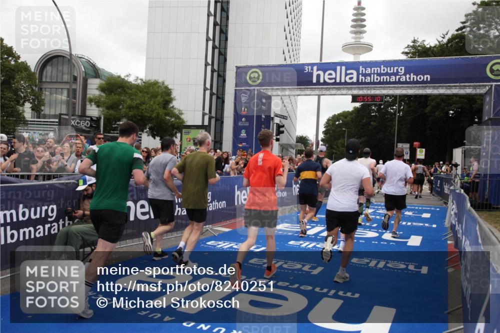 29.06.2025 - hella hamburg halbmarathon Michael Strokosch http://msf.ph/oto/8240251 29.06.2025 10:55:09 Ziel 2448, 2884, 3041, 3791, 3945, 4249, 4616, 4938, 6355, 8691, 9060, 9380, 10191, 10192, 11333, 11976, 12961, 13297, 14750, 14948, 15126, 15879, 16630, 17803, 17842 meine-sportfotos.de