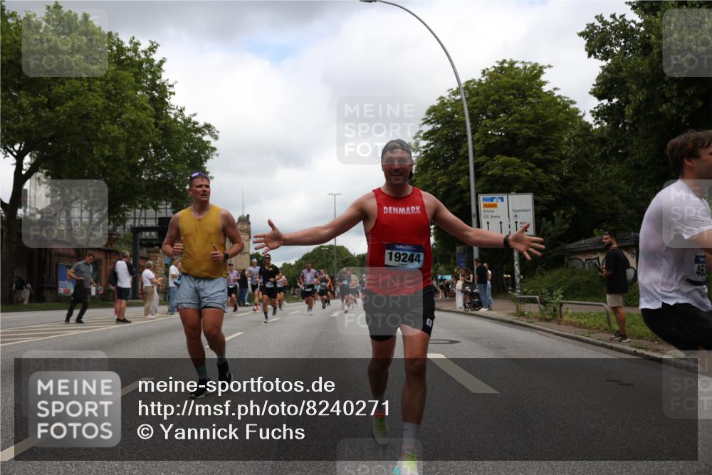 29.06.2025 - hella hamburg halbmarathon Yannick Fuchs http://msf.ph/oto/8240271 29.06.2025 10:47:19 20KM 1061, 1151, 1258, 1499, 1706, 1783, 2074, 2082, 2099, 2346, 2910, 3059, 3208, 3209, 3334, 4065, 4419, 4635, 4770, 5077, 6198, 6628, 6877, 7177, 7509, 7864, 8273, 8361, 8390, 8651, 9142, 9537, 10549, 10724, 10891, 10895, 11588, 11589, 11604, 11689, 11992, 12413, 12490, 12875, 12909, 12910, 13289, 13997, 14323, 15061, 15126, 15179, 15430, 15497, 15681, 16538, 16986, 18134, 18590, 18720, 18901, 19244 meine-sportfotos.de