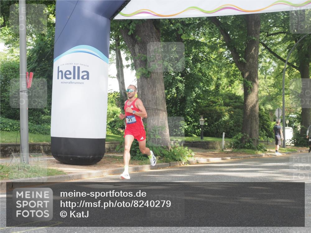 29.06.2025 - hella hamburg halbmarathon KatJ http://msf.ph/oto/8240279 29.06.2025 09:57:20 Zwischen KM18-KM19  meine-sportfotos.de