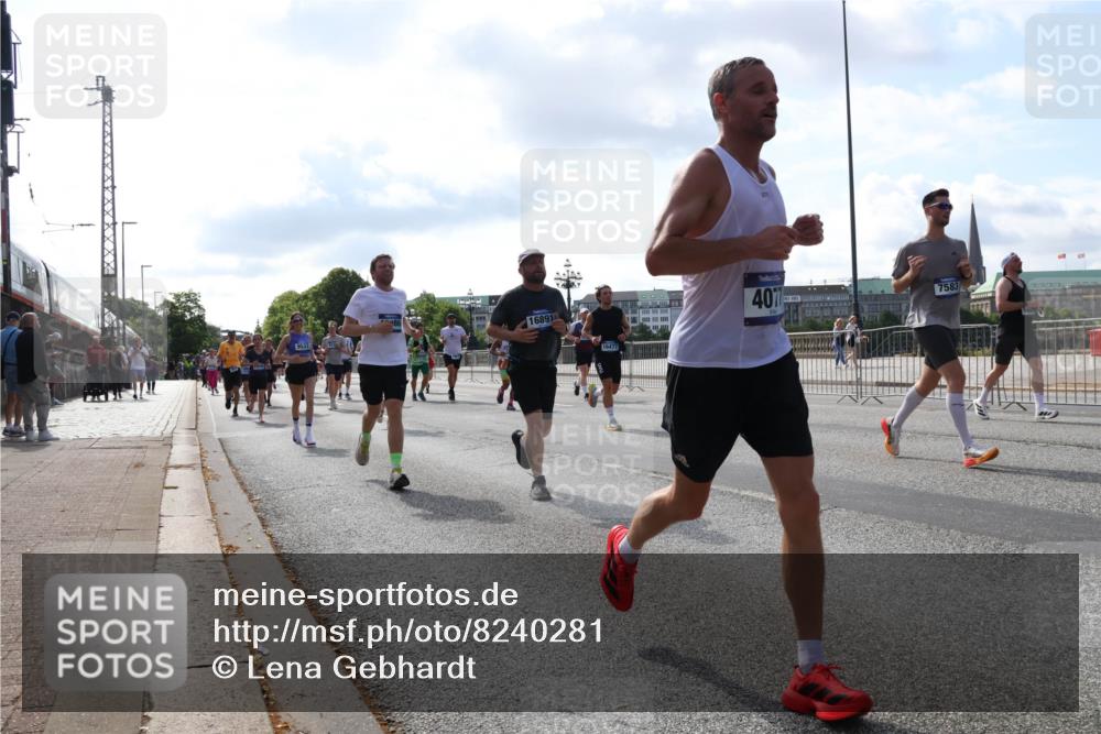 29.06.2025 - hella hamburg halbmarathon Lena Gebhardt http://msf.ph/oto/8240281 29.06.2025 09:56:22 Lombardsbrücke 1061, 1216, 1257, 1452, 1499, 1502, 1507, 1592, 1628, 1689, 1877, 2058, 2082, 2083, 2250, 2260, 2504, 2771, 2818, 2864, 2953, 2996, 3060, 3256, 3296, 3543, 4065, 4077, 4404, 4557, 4711, 4833, 5116, 5482, 5600, 5607, 5978, 6115, 6134, 6168, 6286, 6511, 6512, 6561, 6562, 7100, 7178, 7224, 7332, 7383, 7475, 7583, 7943, 8335, 8361, 8514, 8968, 8989, 8996, 9246, 9537, 9597, 10596 meine-sportfotos.de