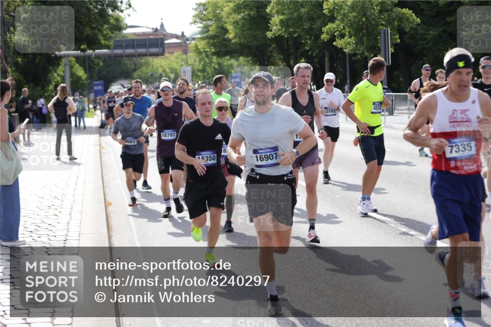 29.06.2025 - hella hamburg halbmarathon Jannik Wohlers http://msf.ph/oto/8240297 29.06.2025 09:54:27 Lombardsbrücke 1817, 2222, 2367, 2592, 2596, 2955, 3208, 3209, 4832, 5399, 5447, 5884, 6290, 6389, 6723, 6978, 6991, 7335, 7908, 8117, 8482, 8487, 8657, 8916, 8981, 9038, 9051, 9093, 9476, 9661, 9710, 9924, 11125, 11518, 11519, 11688, 12094, 12269, 12670, 13147, 13698, 13726, 13919, 14248, 14361, 14814, 15350, 15478, 15479, 15684, 16110, 16127, 16403, 16834, 16907, 17544, 17674, 17865, 18118, 18190, 18370, 18801, 18915, 18923 meine-sportfotos.de