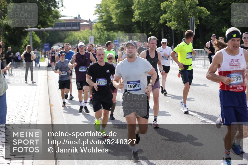 29.06.2025 - hella hamburg halbmarathon Jannik Wohlers http://msf.ph/oto/8240327 29.06.2025 09:54:27 Lombardsbrücke 1817, 2222, 2367, 2592, 2596, 2955, 3208, 3209, 4832, 5399, 5447, 5884, 6290, 6389, 6723, 6978, 6991, 7335, 7908, 8117, 8482, 8487, 8657, 8916, 8981, 9038, 9051, 9093, 9476, 9661, 9710, 9924, 11125, 11518, 11519, 11688, 12094, 12269, 12670, 13147, 13698, 13726, 13919, 14248, 14361, 14814, 15350, 15478, 15479, 15684, 16110, 16127, 16403, 16834, 16907, 17544, 17674, 17865, 18118, 18190, 18370, 18801, 18915, 18923 meine-sportfotos.de