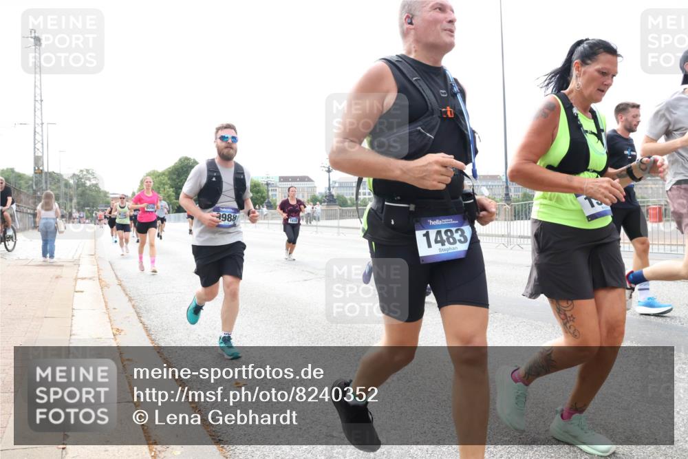 29.06.2025 - hella hamburg halbmarathon Lena Gebhardt http://msf.ph/oto/8240352 29.06.2025 10:09:43 Lombardsbrücke 1052, 1456, 1483, 1513, 1823, 2978, 4592, 4859, 5806, 5885, 6674, 7058, 7187, 8090, 8685, 9150, 9297, 9306, 9674, 9781, 9988, 10194, 12156, 12255, 12509, 12567, 12862, 13660, 13739, 15697, 16191, 16455, 16688, 16918, 17630, 17899, 18076, 18440, 18707, 18726, 18727, 19166, 19242 meine-sportfotos.de