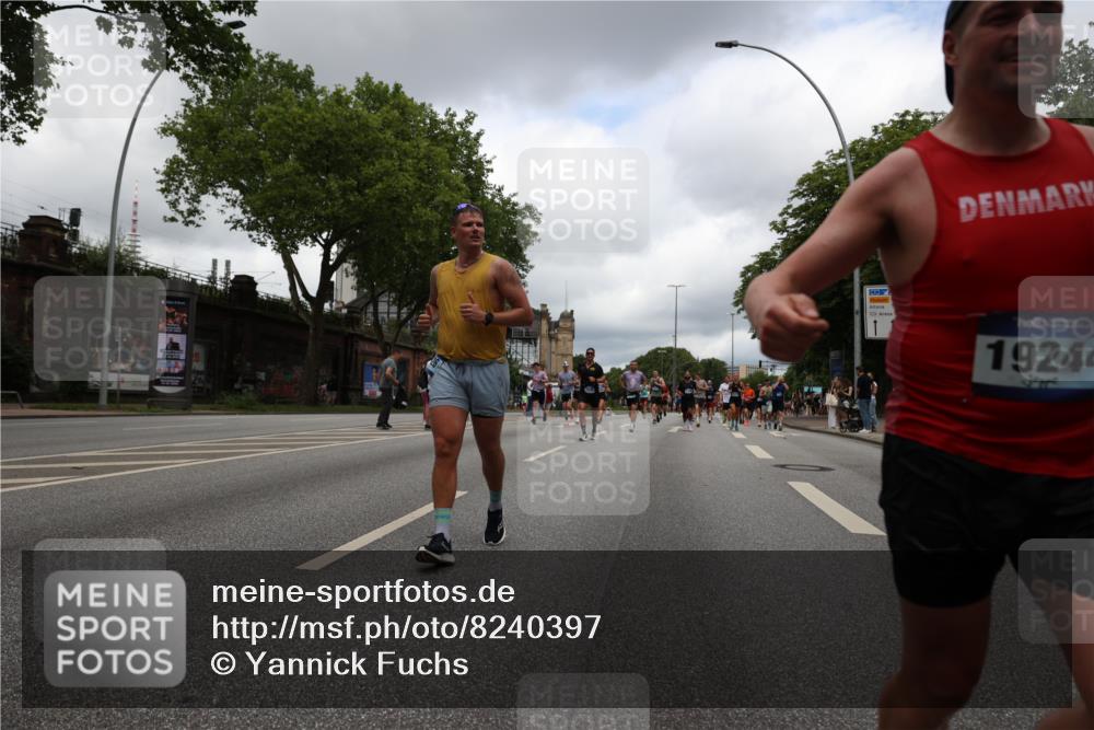29.06.2025 - hella hamburg halbmarathon Yannick Fuchs http://msf.ph/oto/8240397 29.06.2025 10:47:20 20KM 1061, 1151, 1258, 1499, 1706, 1727, 1783, 2074, 2082, 2099, 2346, 2910, 3059, 3208, 3209, 3334, 4065, 4635, 4770, 5077, 5866, 6198, 6628, 6629, 6762, 6877, 7177, 7509, 7864, 8273, 8361, 8390, 8651, 9142, 9537, 10549, 10724, 10891, 10895, 11588, 11589, 11604, 11689, 11992, 12413, 12490, 12875, 12909, 12910, 13289, 13997, 14323, 15061, 15126, 15179, 15430, 15497, 16538, 16986, 18134, 18590, 18720, 18901, 19244 meine-sportfotos.de