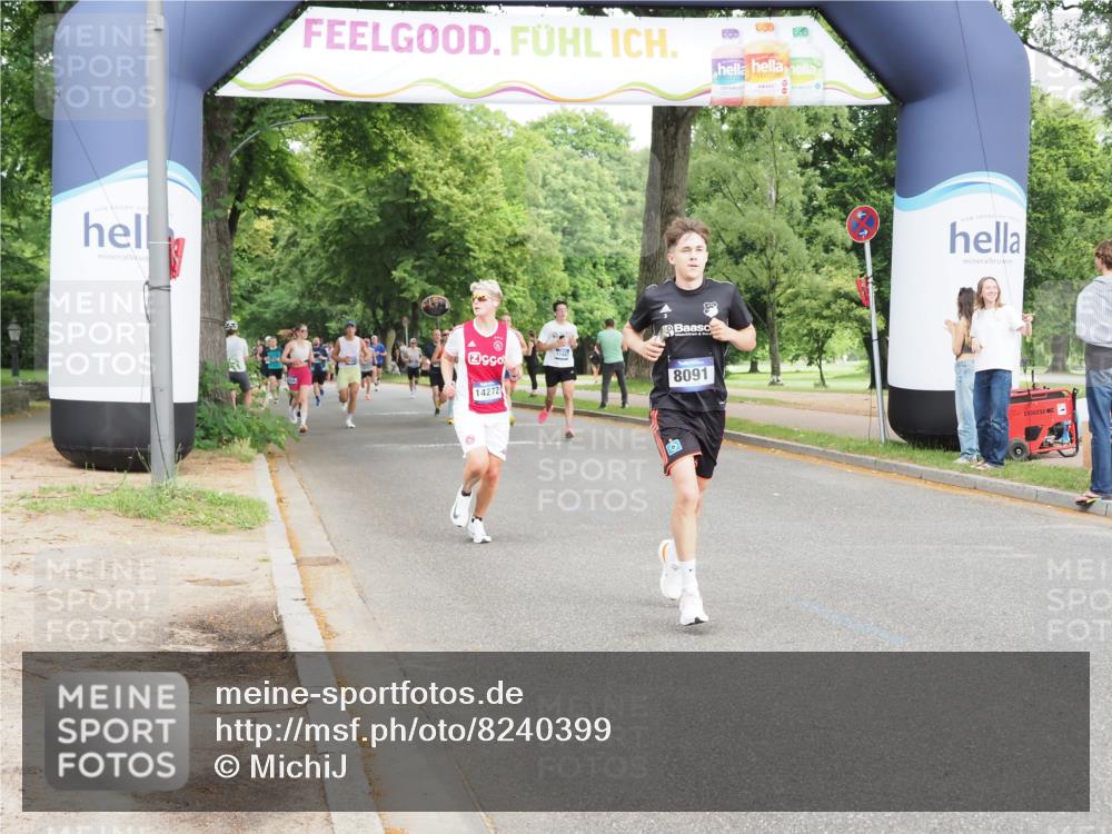 29.06.2025 - hella hamburg halbmarathon MichiJ http://msf.ph/oto/8240399 29.06.2025 10:27:38 Zwischen KM18-KM19 3136, 4359, 6682, 7110, 8091, 9264, 10218, 13137, 13800, 16280, 18188 meine-sportfotos.de