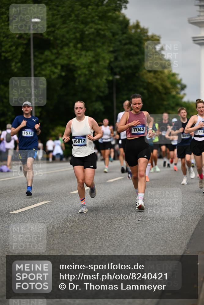 29.06.2025 - hella hamburg halbmarathon Dr. Thomas Lammeyer http://msf.ph/oto/8240421 29.06.2025 10:14:01 Kennedybrücke 1483, 1513, 1573, 1838, 3921, 4389, 5511, 7042, 7250, 7333, 7685, 8090, 8219, 8890, 9366, 9434, 9674, 9681, 9816, 9988, 10036, 10943, 11027, 11180 meine-sportfotos.de