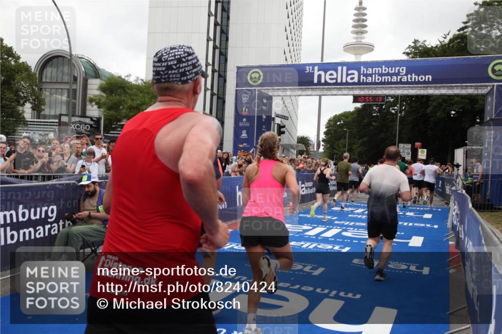 29.06.2025 - hella hamburg halbmarathon Michael Strokosch http://msf.ph/oto/8240424 29.06.2025 10:55:12 Ziel 1549, 1628, 2119, 2448, 2884, 3041, 3791, 3945, 4903, 6355, 8691, 9060, 9361, 9380, 10191, 10192, 11333, 11747, 11976, 12248, 12961, 13297, 14750, 14834, 14948, 16108, 16630, 17803, 17842, 18031, 18966 meine-sportfotos.de
