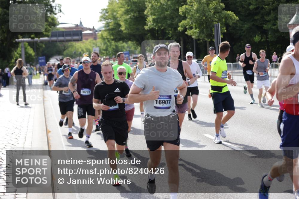 29.06.2025 - hella hamburg halbmarathon Jannik Wohlers http://msf.ph/oto/8240426 29.06.2025 09:54:28 Lombardsbrücke 1817, 2222, 2367, 2592, 2596, 2955, 3208, 3209, 4832, 5399, 5447, 5884, 6290, 6389, 6723, 6978, 6991, 7335, 7908, 8117, 8482, 8487, 8657, 8981, 9038, 9051, 9093, 9476, 9661, 9710, 11125, 11518, 11519, 11688, 12094, 12269, 12670, 13147, 13698, 13726, 13919, 14248, 14361, 14814, 15350, 15478, 15479, 15684, 16110, 16127, 16403, 16907, 17544, 17674, 17865, 18118, 18190, 18370, 18801, 18915, 18923 meine-sportfotos.de