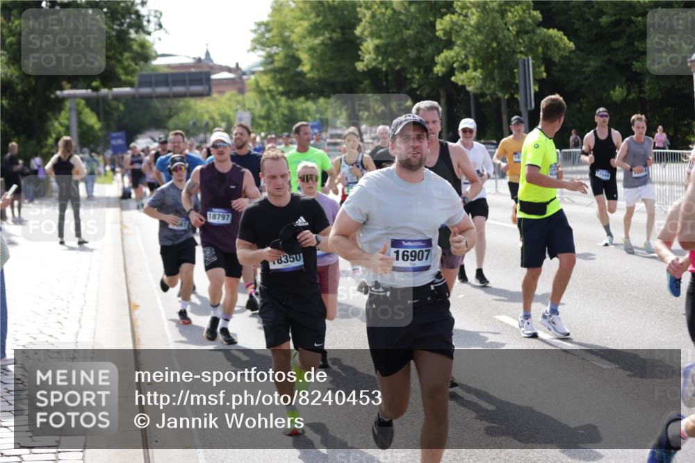 29.06.2025 - hella hamburg halbmarathon Jannik Wohlers http://msf.ph/oto/8240453 29.06.2025 09:54:28 Lombardsbrücke 1817, 2222, 2367, 2592, 2596, 2955, 3208, 3209, 4832, 5399, 5447, 5884, 6290, 6389, 6723, 6978, 6991, 7335, 7908, 8117, 8482, 8487, 8657, 8981, 9038, 9051, 9093, 9476, 9661, 9710, 11125, 11518, 11519, 11688, 12094, 12269, 12670, 13147, 13698, 13726, 13919, 14248, 14361, 14814, 15350, 15478, 15479, 15684, 16110, 16127, 16403, 16907, 17544, 17674, 17865, 18118, 18190, 18370, 18801, 18915, 18923 meine-sportfotos.de