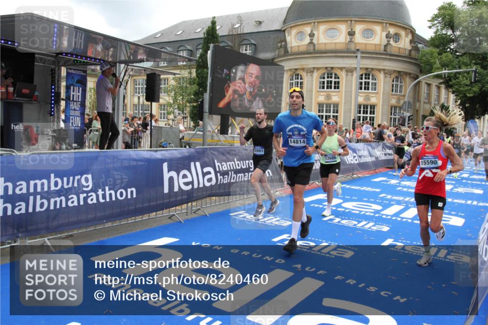 29.06.2025 - hella hamburg halbmarathon Michael Strokosch http://msf.ph/oto/8240460 29.06.2025 10:48:17 Ziel 1914, 7599, 8916, 9544, 11211, 12685, 14192, 14797, 14814, 15590, 15629, 15973, 15981, 16269, 18963, 19127 meine-sportfotos.de