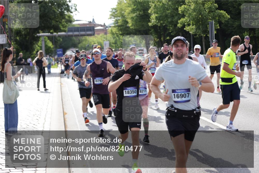 29.06.2025 - hella hamburg halbmarathon Jannik Wohlers http://msf.ph/oto/8240477 29.06.2025 09:54:28 Lombardsbrücke 1817, 2222, 2367, 2592, 2596, 2955, 3208, 3209, 4832, 5399, 5447, 5884, 6290, 6389, 6723, 6978, 6991, 7335, 7908, 8117, 8482, 8487, 8657, 8981, 9038, 9051, 9093, 9476, 9661, 9710, 11125, 11518, 11519, 11688, 12094, 12269, 12670, 13147, 13698, 13726, 13919, 14248, 14361, 14814, 15350, 15478, 15479, 15684, 16110, 16127, 16403, 16907, 17544, 17674, 17865, 18118, 18190, 18370, 18801, 18915, 18923 meine-sportfotos.de