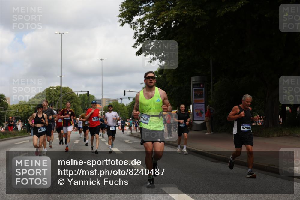 29.06.2025 - hella hamburg halbmarathon Yannick Fuchs http://msf.ph/oto/8240487 29.06.2025 10:34:52 20KM 1603, 1882, 2324, 2714, 2750, 2826, 4843, 5050, 5375, 5409, 5508, 5745, 5803, 5916, 6080, 6149, 6152, 6649, 7109, 7495, 7622, 8370, 8465, 8467, 9294, 10369, 10900, 10968, 11731, 12088, 12540, 12704, 12865, 13029, 13667, 14924, 15015, 15424, 15542, 15813, 16580, 16761, 17245, 18614, 18979 meine-sportfotos.de