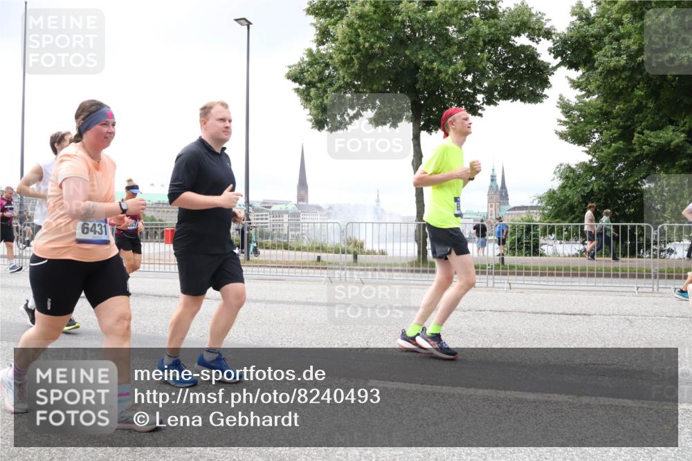 29.06.2025 - hella hamburg halbmarathon Lena Gebhardt http://msf.ph/oto/8240493 29.06.2025 11:07:14 Lombardsbrücke 1153, 1350, 1447, 1489, 1638, 2014, 2168, 2187, 2253, 2330, 2389, 2458, 2646, 2648, 3032, 3078, 3211, 3669, 3846, 4243, 4777, 4781, 4875, 4876, 4899, 4912, 4928, 5043, 5200, 5270, 5445, 5448, 5725, 5726, 5819, 6180, 6224, 6299, 6507, 6510, 7194, 7994, 7995, 8078, 8109, 8201, 8246, 8339, 8384, 8579, 8580, 8604, 8640, 8678, 8735, 8837, 8838, 9175, 9511, 9541, 9589, 9732, 9851, 9866, 9867, 9880, 9954, 10087, 10169, 10289, 10406, 10475, 10537, 10743, 11724, 15716, 18462 meine-sportfotos.de