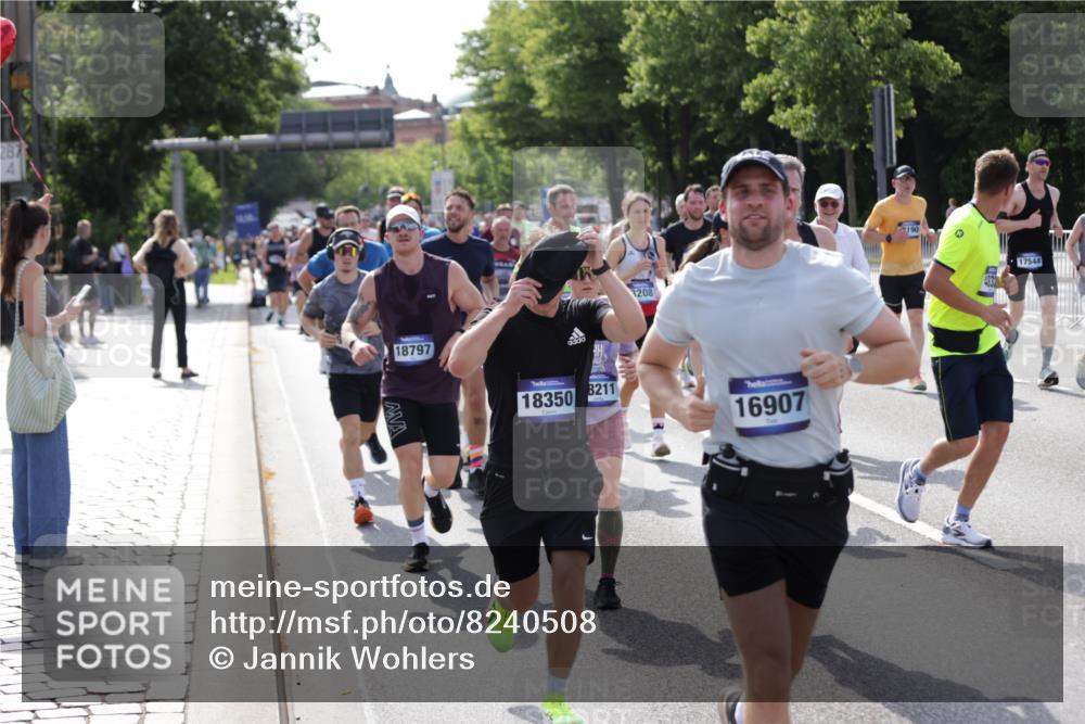 29.06.2025 - hella hamburg halbmarathon Jannik Wohlers http://msf.ph/oto/8240508 29.06.2025 09:54:28 Lombardsbrücke 1817, 2222, 2367, 2592, 2596, 2955, 3208, 3209, 4832, 5399, 5447, 5884, 6290, 6389, 6723, 6978, 6991, 7335, 7908, 8117, 8482, 8487, 8657, 8981, 9038, 9051, 9093, 9476, 9661, 9710, 11125, 11518, 11519, 11688, 12094, 12269, 12670, 13147, 13698, 13726, 13919, 14248, 14361, 14814, 15350, 15478, 15479, 15684, 16110, 16127, 16403, 16907, 17544, 17674, 17865, 18118, 18190, 18370, 18801, 18915, 18923 meine-sportfotos.de