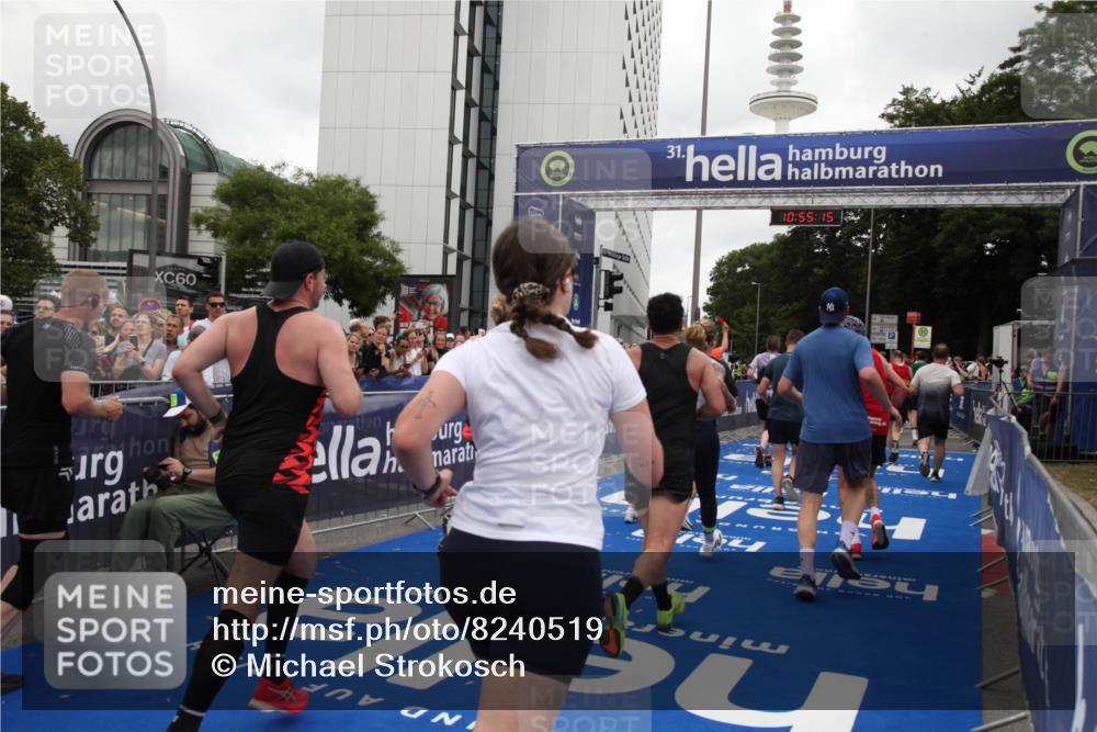 29.06.2025 - hella hamburg halbmarathon Michael Strokosch http://msf.ph/oto/8240519 29.06.2025 10:55:14 Ziel 1549, 1628, 2119, 2448, 3041, 3945, 4903, 6355, 8691, 8973, 9361, 9380, 10188, 10191, 10192, 10582, 11747, 11976, 12248, 12961, 14834, 14948, 15854, 16108, 16630, 17842, 18031, 18966 meine-sportfotos.de