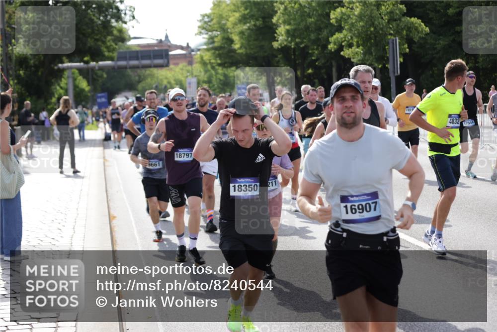 29.06.2025 - hella hamburg halbmarathon Jannik Wohlers http://msf.ph/oto/8240544 29.06.2025 09:54:28 Lombardsbrücke 1817, 2222, 2367, 2592, 2596, 2955, 3208, 3209, 4832, 5399, 5447, 5884, 6290, 6389, 6723, 6978, 6991, 7335, 7908, 8117, 8482, 8487, 8657, 8981, 9038, 9051, 9093, 9476, 9661, 9710, 11125, 11518, 11519, 11688, 12094, 12269, 12670, 13147, 13698, 13726, 13919, 14248, 14361, 14814, 15350, 15478, 15479, 15684, 16110, 16127, 16403, 16907, 17544, 17674, 17865, 18118, 18190, 18370, 18801, 18915, 18923 meine-sportfotos.de