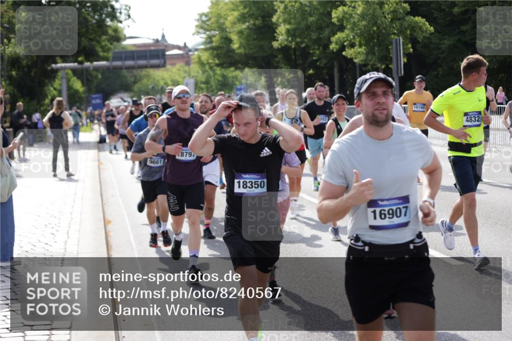 29.06.2025 - hella hamburg halbmarathon Jannik Wohlers http://msf.ph/oto/8240567 29.06.2025 09:54:28 Lombardsbrücke 1817, 2222, 2367, 2592, 2596, 2955, 3208, 3209, 4832, 5399, 5447, 5884, 6290, 6389, 6723, 6978, 6991, 7335, 7908, 8117, 8482, 8487, 8657, 8981, 9038, 9051, 9093, 9476, 9661, 9710, 11125, 11518, 11519, 11688, 12094, 12269, 12670, 13147, 13698, 13726, 13919, 14248, 14361, 14814, 15350, 15478, 15479, 15684, 16110, 16127, 16403, 16907, 17544, 17674, 17865, 18118, 18190, 18370, 18801, 18915, 18923 meine-sportfotos.de