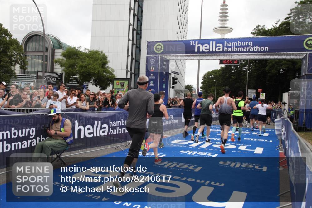 29.06.2025 - hella hamburg halbmarathon Michael Strokosch http://msf.ph/oto/8240617 29.06.2025 10:55:17 Ziel 1549, 1628, 2119, 2448, 3041, 3945, 4903, 6355, 6891, 8973, 9361, 10188, 10191, 10192, 10263, 10582, 11747, 12248, 12961, 14834, 15854, 16108, 16521, 18031, 18966 meine-sportfotos.de