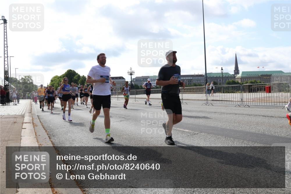29.06.2025 - hella hamburg halbmarathon Lena Gebhardt http://msf.ph/oto/8240640 29.06.2025 09:56:23 Lombardsbrücke 1061, 1216, 1257, 1452, 1499, 1502, 1507, 1592, 1628, 1689, 1877, 2058, 2082, 2083, 2250, 2260, 2504, 2771, 2818, 2864, 2953, 2996, 3060, 3256, 3296, 3543, 4065, 4077, 4404, 4557, 4711, 4833, 5116, 5482, 5600, 5607, 5978, 6115, 6134, 6168, 6286, 6511, 6512, 6561, 6562, 7178, 7224, 7332, 7383, 7475, 7583, 7943, 8261, 8335, 8361, 8514, 8968, 8989, 8996, 9246, 9537, 9597, 10596 meine-sportfotos.de