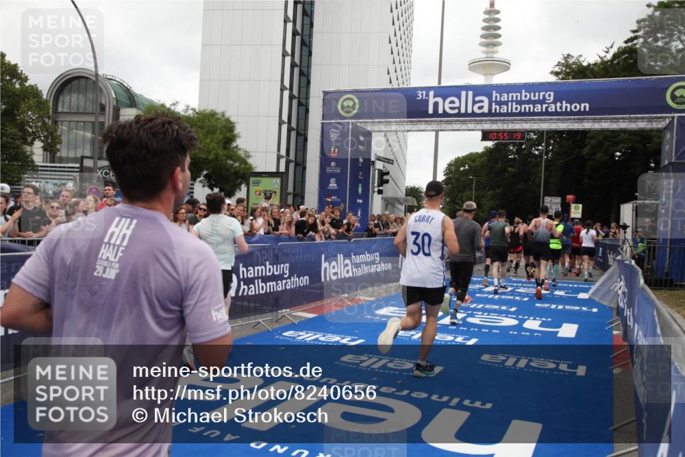 29.06.2025 - hella hamburg halbmarathon Michael Strokosch http://msf.ph/oto/8240656 29.06.2025 10:55:18 Ziel 1549, 1628, 2119, 2448, 3041, 4903, 6355, 6723, 6891, 8973, 9361, 10188, 10191, 10192, 10263, 10582, 11747, 12248, 14834, 15854, 16108, 16521, 18031, 18966 meine-sportfotos.de