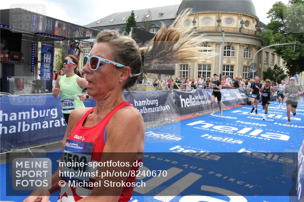 29.06.2025 - hella hamburg halbmarathon Michael Strokosch http://msf.ph/oto/8240670 29.06.2025 10:48:18 Ziel 1914, 7599, 8916, 9770, 11211, 11467, 12685, 14192, 14797, 14814, 15590, 15629, 15735, 15973, 15981, 18963, 19127 meine-sportfotos.de
