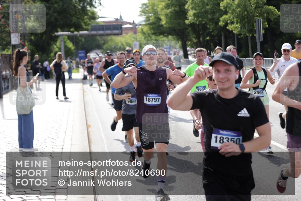 29.06.2025 - hella hamburg halbmarathon Jannik Wohlers http://msf.ph/oto/8240690 29.06.2025 09:54:29 Lombardsbrücke 2222, 2367, 2592, 2596, 2816, 2955, 3208, 3209, 4832, 5399, 5447, 5884, 6290, 6389, 6723, 6923, 6978, 6991, 7335, 7908, 8117, 8482, 8487, 8657, 8981, 9038, 9051, 9093, 9476, 9661, 9710, 11125, 11333, 11518, 11519, 11688, 12094, 12269, 12657, 12670, 13147, 13666, 13698, 13726, 13919, 14361, 14814, 15350, 15478, 15479, 15684, 16110, 16127, 16403, 16907, 17544, 17674, 18118, 18190, 18370, 18801, 18915, 18923 meine-sportfotos.de