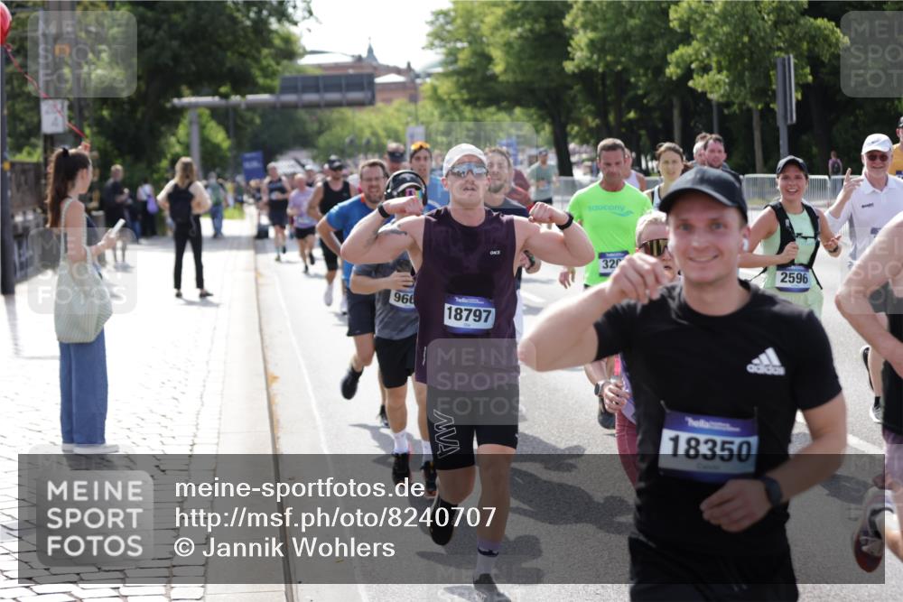 29.06.2025 - hella hamburg halbmarathon Jannik Wohlers http://msf.ph/oto/8240707 29.06.2025 09:54:29 Lombardsbrücke 2222, 2367, 2592, 2596, 2816, 2955, 3208, 3209, 4832, 5399, 5447, 5884, 6290, 6389, 6723, 6923, 6978, 6991, 7335, 7908, 8117, 8482, 8487, 8657, 8981, 9038, 9051, 9093, 9476, 9661, 9710, 11125, 11333, 11518, 11519, 11688, 12094, 12269, 12657, 12670, 13147, 13666, 13698, 13726, 13919, 14361, 14814, 15350, 15478, 15479, 15684, 16110, 16127, 16403, 16907, 17544, 17674, 18118, 18190, 18370, 18801, 18915, 18923 meine-sportfotos.de