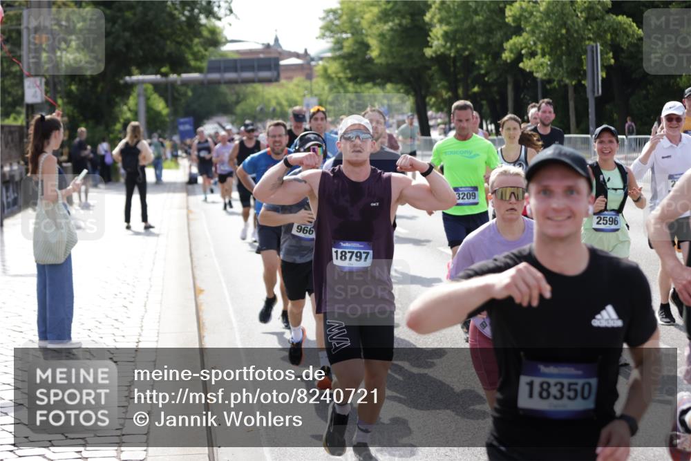 29.06.2025 - hella hamburg halbmarathon Jannik Wohlers http://msf.ph/oto/8240721 29.06.2025 09:54:29 Lombardsbrücke 2222, 2367, 2592, 2596, 2816, 2955, 3208, 3209, 4832, 5399, 5447, 5884, 6290, 6389, 6723, 6923, 6978, 6991, 7335, 7908, 8117, 8482, 8487, 8657, 8981, 9038, 9051, 9093, 9476, 9661, 9710, 11125, 11333, 11518, 11519, 11688, 12094, 12269, 12657, 12670, 13147, 13666, 13698, 13726, 13919, 14361, 14814, 15350, 15478, 15479, 15684, 16110, 16127, 16403, 16907, 17544, 17674, 18118, 18190, 18370, 18801, 18915, 18923 meine-sportfotos.de