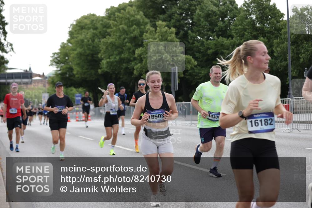 29.06.2025 - hella hamburg halbmarathon Jannik Wohlers http://msf.ph/oto/8240730 29.06.2025 10:29:41 Lombardsbrücke 1097, 1547, 3443, 3573, 3613, 5063, 5322, 6598, 6616, 6626, 8792, 8941, 10162, 12305, 12504, 12537, 12710, 13031, 14304, 16182, 16601, 16604, 16735, 16769, 17529, 18046, 18503 meine-sportfotos.de
