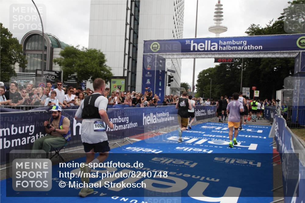 29.06.2025 - hella hamburg halbmarathon Michael Strokosch http://msf.ph/oto/8240748 29.06.2025 10:55:21 Ziel 4903, 5643, 6723, 6891, 8973, 10188, 10263, 10582, 11184, 12526, 13470, 15854, 16521, 18031, 18290, 18380, 18531, 18966 meine-sportfotos.de