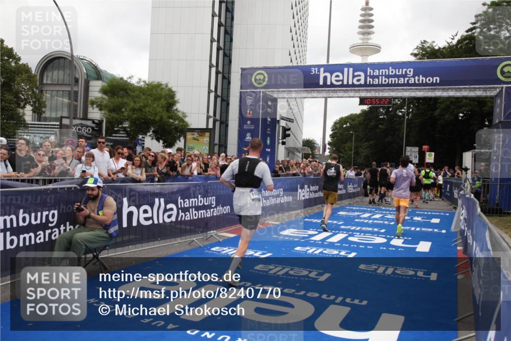 29.06.2025 - hella hamburg halbmarathon Michael Strokosch http://msf.ph/oto/8240770 29.06.2025 10:55:21 Ziel 4903, 5643, 6723, 6891, 8973, 10188, 10263, 10582, 11184, 12526, 13470, 15854, 16521, 18031, 18290, 18380, 18531, 18966 meine-sportfotos.de
