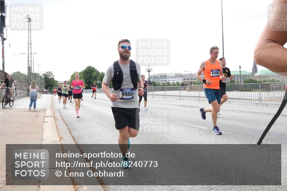 29.06.2025 - hella hamburg halbmarathon Lena Gebhardt http://msf.ph/oto/8240773 29.06.2025 10:09:44 Lombardsbrücke 1052, 1456, 1483, 1513, 1823, 2978, 4592, 4859, 5806, 5885, 6674, 7058, 7187, 8090, 8685, 9150, 9297, 9306, 9674, 9781, 9988, 10194, 12156, 12255, 12509, 12567, 12862, 13739, 15697, 16191, 16455, 16688, 16918, 17630, 17899, 18076, 18440, 18707, 18726, 18727, 19166, 19242 meine-sportfotos.de