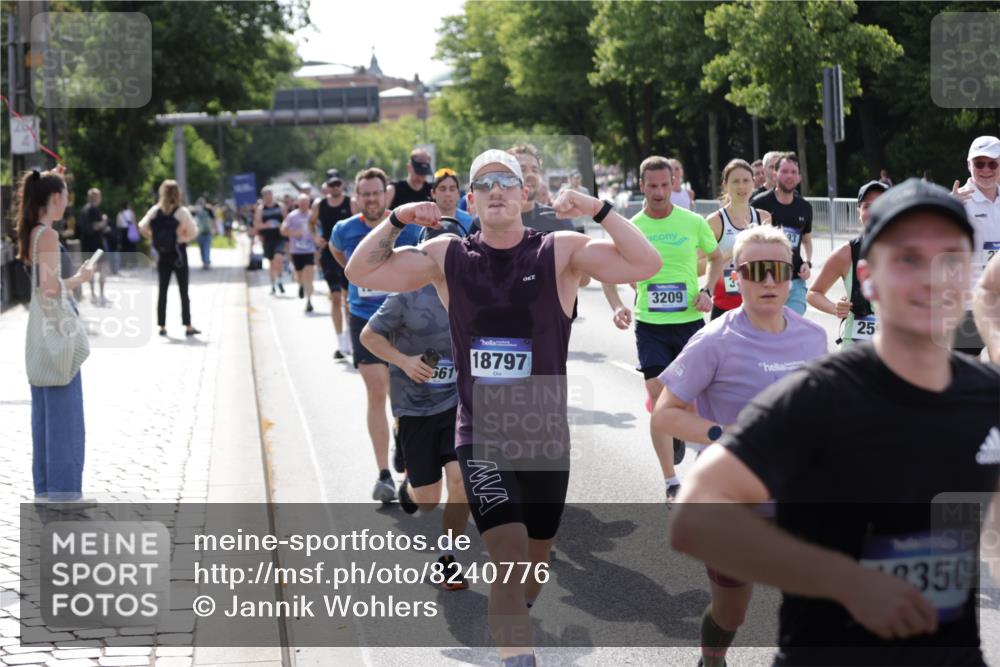 29.06.2025 - hella hamburg halbmarathon Jannik Wohlers http://msf.ph/oto/8240776 29.06.2025 09:54:29 Lombardsbrücke 2222, 2367, 2592, 2596, 2816, 2955, 3208, 3209, 4832, 5399, 5447, 5884, 6290, 6389, 6723, 6923, 6978, 6991, 7335, 7908, 8117, 8482, 8487, 8657, 8981, 9038, 9051, 9093, 9476, 9661, 9710, 11125, 11333, 11518, 11519, 11688, 12094, 12269, 12657, 12670, 13147, 13666, 13698, 13726, 13919, 14361, 14814, 15350, 15478, 15479, 15684, 16110, 16127, 16403, 16907, 17544, 17674, 18118, 18190, 18370, 18801, 18915, 18923 meine-sportfotos.de