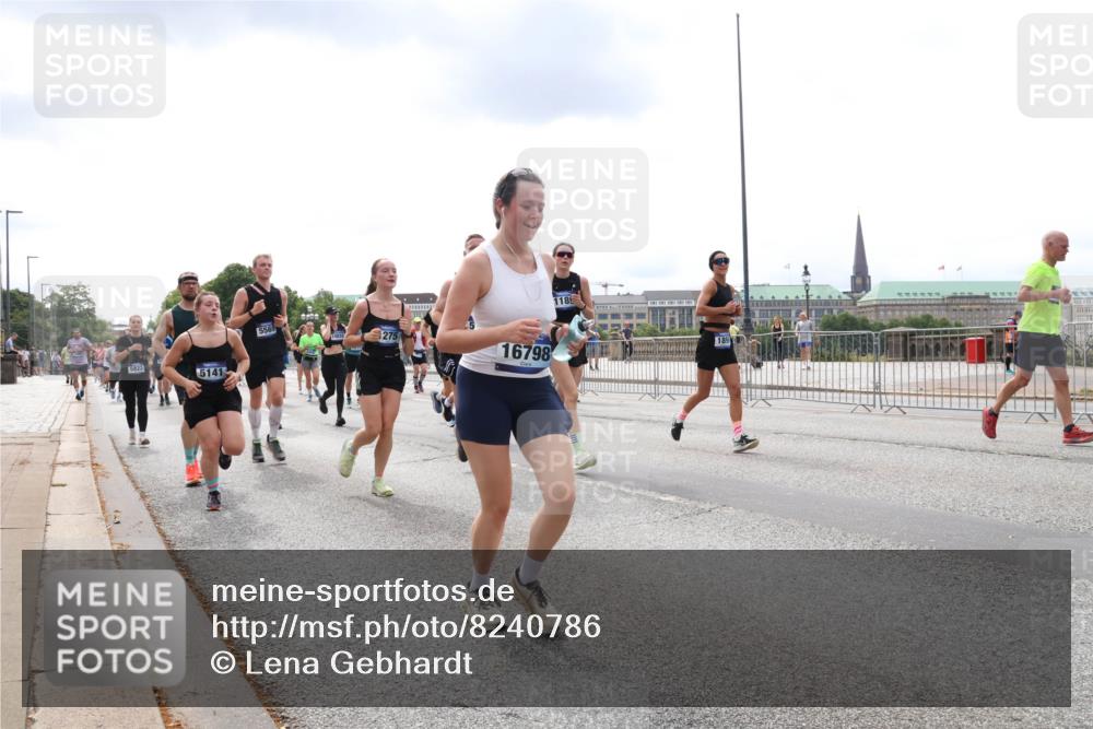 29.06.2025 - hella hamburg halbmarathon Lena Gebhardt http://msf.ph/oto/8240786 29.06.2025 10:33:49 Lombardsbrücke 1189, 1275, 1417, 1705, 1787, 1896, 1995, 2265, 2342, 2482, 2496, 2526, 2776, 2933, 3170, 3264, 3340, 3345, 3560, 3812, 3829, 3848, 4164, 4361, 4433, 4449, 4479, 4696, 4807, 4942, 5075, 5096, 5141, 5557, 5561, 5566, 5569, 5584, 5691, 5821, 5822, 5887, 6109, 6364, 6515, 6516, 6854, 6956, 6999, 7027, 7565, 7653, 7705, 8021, 8157, 8202, 8277, 8282, 8375, 8377, 8383, 8401, 8891, 9094, 9234, 9258, 9438, 9750, 9780, 9799, 9875, 9995, 10007, 10071, 10561, 11811 meine-sportfotos.de