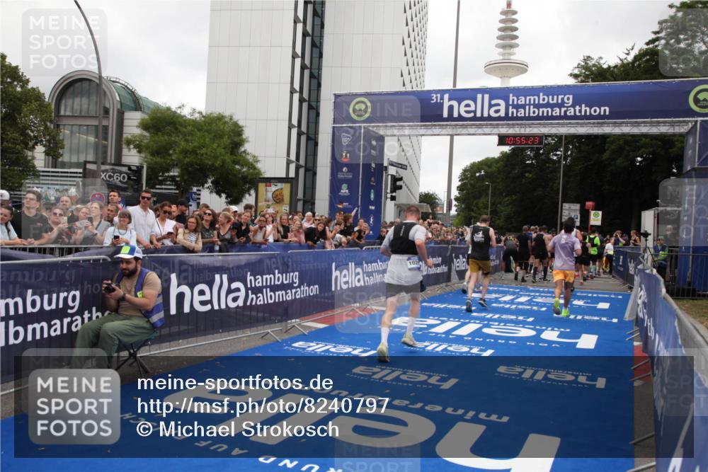 29.06.2025 - hella hamburg halbmarathon Michael Strokosch http://msf.ph/oto/8240797 29.06.2025 10:55:21 Ziel 4903, 5643, 6723, 6891, 8973, 10188, 10263, 10582, 11184, 12526, 13470, 15854, 16521, 18031, 18290, 18380, 18531, 18966 meine-sportfotos.de