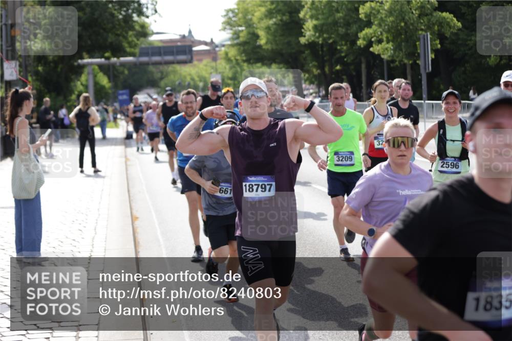 29.06.2025 - hella hamburg halbmarathon Jannik Wohlers http://msf.ph/oto/8240803 29.06.2025 09:54:29 Lombardsbrücke 2222, 2367, 2592, 2596, 2816, 2955, 3208, 3209, 4832, 5399, 5447, 5884, 6290, 6389, 6723, 6923, 6978, 6991, 7335, 7908, 8117, 8482, 8487, 8657, 8981, 9038, 9051, 9093, 9476, 9661, 9710, 11125, 11333, 11518, 11519, 11688, 12094, 12269, 12657, 12670, 13147, 13666, 13698, 13726, 13919, 14361, 14814, 15350, 15478, 15479, 15684, 16110, 16127, 16403, 16907, 17544, 17674, 18118, 18190, 18370, 18801, 18915, 18923 meine-sportfotos.de