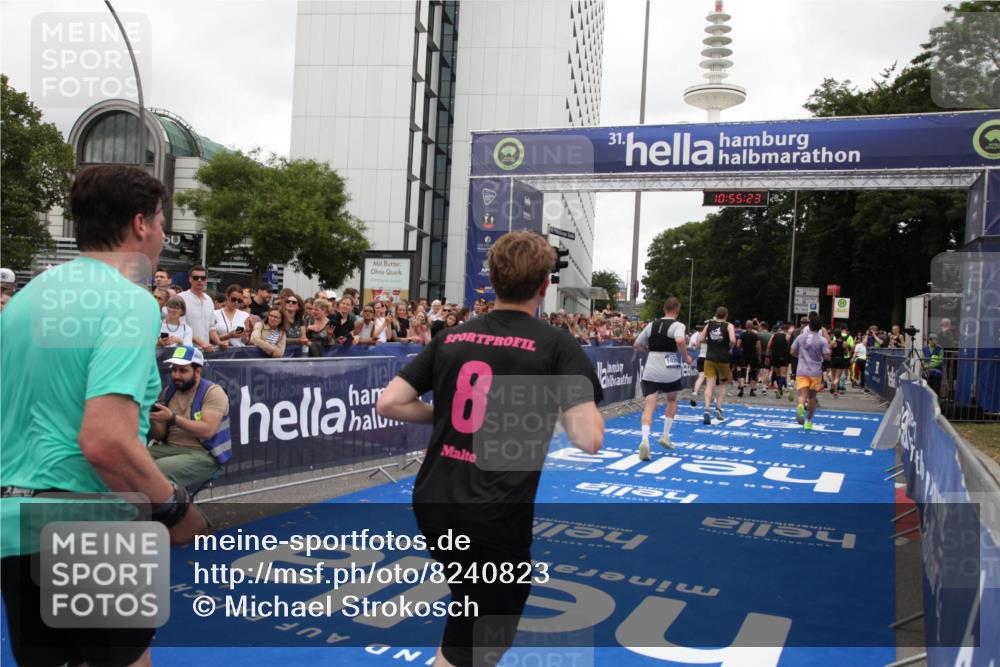 29.06.2025 - hella hamburg halbmarathon Michael Strokosch http://msf.ph/oto/8240823 29.06.2025 10:55:22 Ziel 4189, 5643, 6723, 6891, 8487, 8973, 10188, 10263, 10582, 11184, 12526, 13236, 13470, 15854, 16521, 16985, 18290, 18380, 18531 meine-sportfotos.de