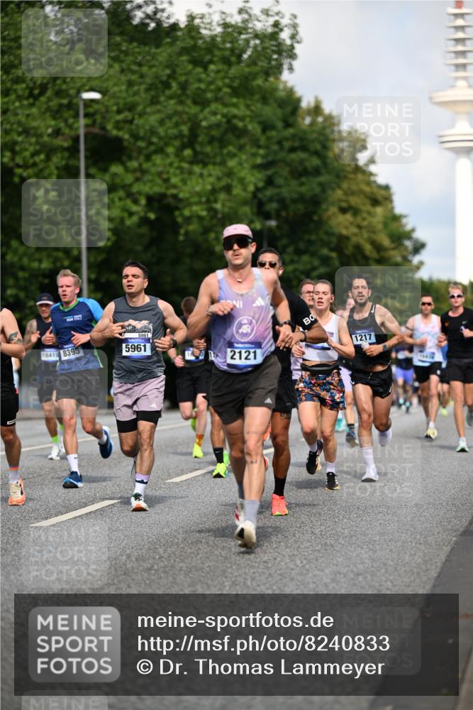 29.06.2025 - hella hamburg halbmarathon Dr. Thomas Lammeyer http://msf.ph/oto/8240833 29.06.2025 09:50:55 Kennedybrücke 1217, 2121, 2228, 2404, 2774, 3783, 4246, 5961, 6915, 7972, 8366, 8395, 9171, 10771 meine-sportfotos.de