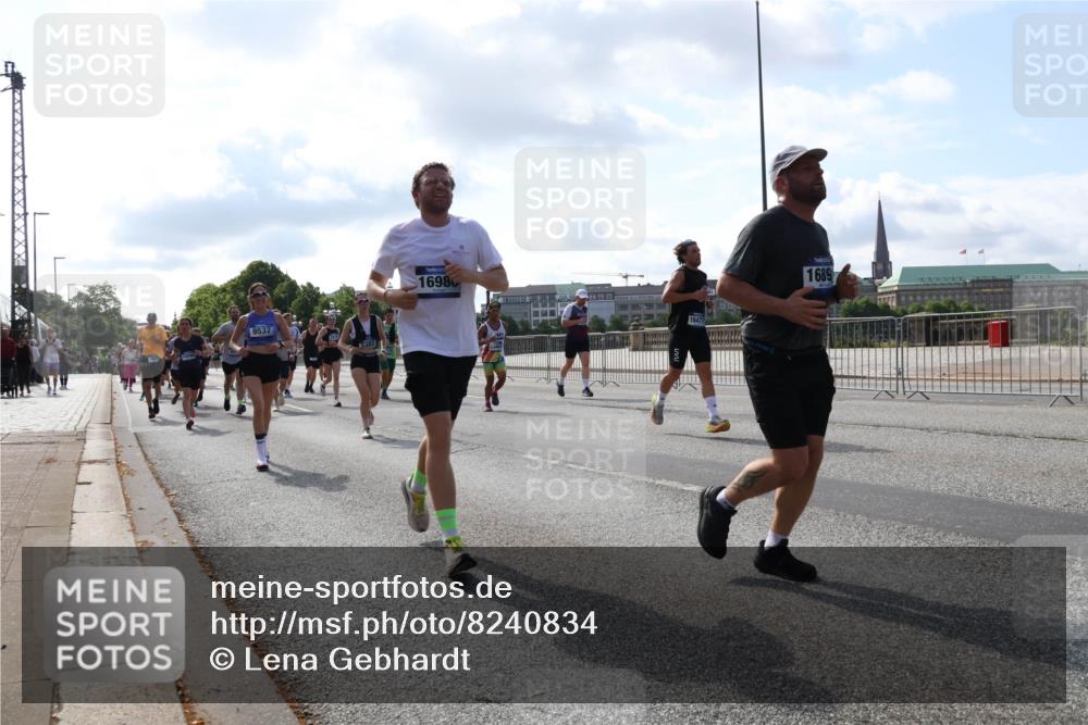 29.06.2025 - hella hamburg halbmarathon Lena Gebhardt http://msf.ph/oto/8240834 29.06.2025 09:56:23 Lombardsbrücke 1061, 1216, 1257, 1452, 1499, 1502, 1507, 1592, 1628, 1689, 1877, 2058, 2082, 2083, 2250, 2260, 2504, 2771, 2818, 2864, 2953, 2996, 3060, 3256, 3296, 3543, 4065, 4077, 4404, 4557, 4711, 4833, 5116, 5482, 5600, 5607, 5978, 6115, 6134, 6168, 6286, 6511, 6512, 6561, 6562, 7178, 7224, 7332, 7383, 7475, 7583, 7943, 8261, 8335, 8361, 8514, 8968, 8989, 8996, 9246, 9537, 9597, 10596 meine-sportfotos.de