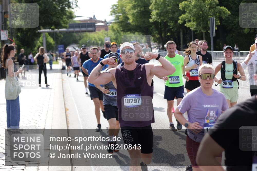 29.06.2025 - hella hamburg halbmarathon Jannik Wohlers http://msf.ph/oto/8240843 29.06.2025 09:54:29 Lombardsbrücke 2222, 2367, 2592, 2596, 2816, 2955, 3208, 3209, 4832, 5399, 5447, 5884, 6290, 6389, 6723, 6923, 6978, 6991, 7335, 7908, 8117, 8482, 8487, 8657, 8981, 9038, 9051, 9093, 9476, 9661, 9710, 11125, 11333, 11518, 11519, 11688, 12094, 12269, 12657, 12670, 13147, 13666, 13698, 13726, 13919, 14361, 14814, 15350, 15478, 15479, 15684, 16110, 16127, 16403, 16907, 17544, 17674, 18118, 18190, 18370, 18801, 18915, 18923 meine-sportfotos.de