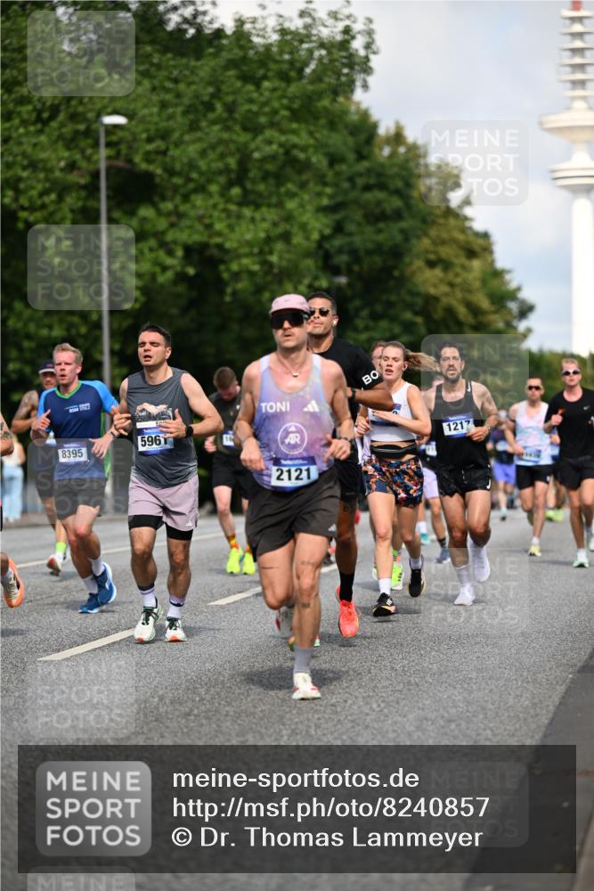29.06.2025 - hella hamburg halbmarathon Dr. Thomas Lammeyer http://msf.ph/oto/8240857 29.06.2025 09:50:55 Kennedybrücke 1217, 2121, 2228, 2404, 2774, 3783, 4246, 5961, 6915, 7972, 8366, 8395, 9171, 10771 meine-sportfotos.de