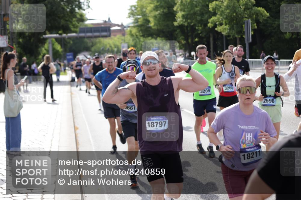 29.06.2025 - hella hamburg halbmarathon Jannik Wohlers http://msf.ph/oto/8240859 29.06.2025 09:54:29 Lombardsbrücke 2222, 2367, 2592, 2596, 2816, 2955, 3208, 3209, 4832, 5399, 5447, 5884, 6290, 6389, 6723, 6923, 6978, 6991, 7335, 7908, 8117, 8482, 8487, 8657, 8981, 9038, 9051, 9093, 9476, 9661, 9710, 11125, 11333, 11518, 11519, 11688, 12094, 12269, 12657, 12670, 13147, 13666, 13698, 13726, 13919, 14361, 14814, 15350, 15478, 15479, 15684, 16110, 16127, 16403, 16907, 17544, 17674, 18118, 18190, 18370, 18801, 18915, 18923 meine-sportfotos.de